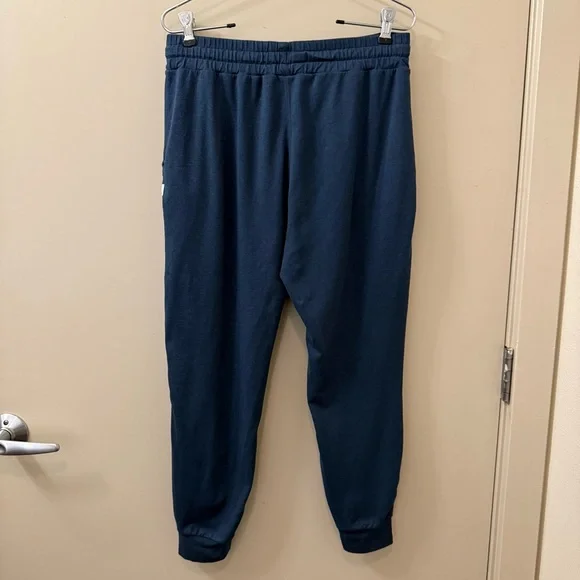 Vuori Women's performance Jogger Pants size small - Picture 6 of 10